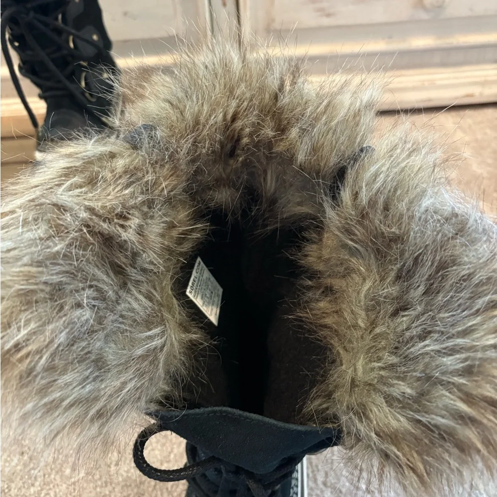 Sorel Black and Brown Winter Boots with Fur Trim - Picture 3 of 5